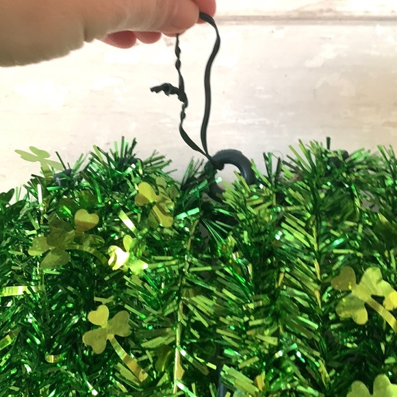 St. Patrick’s Day Shamrock 4 Leaf Clover Wall Door Hanging Decorations 17in Wide - Picture 3 of 3